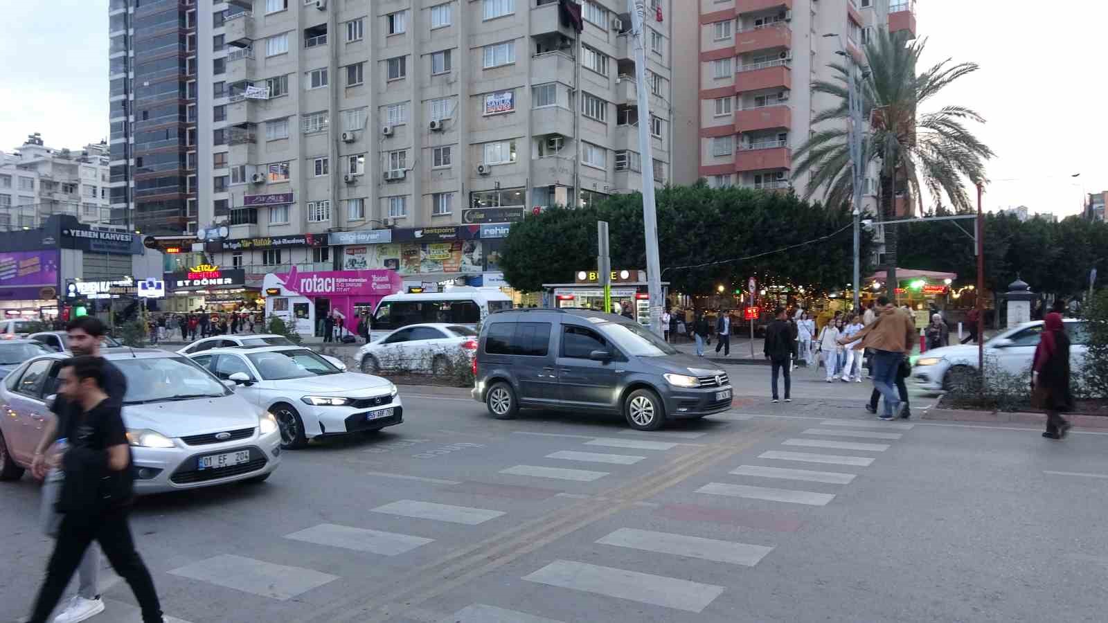 genc kiz ezilmekten son anda kurtuldu 2