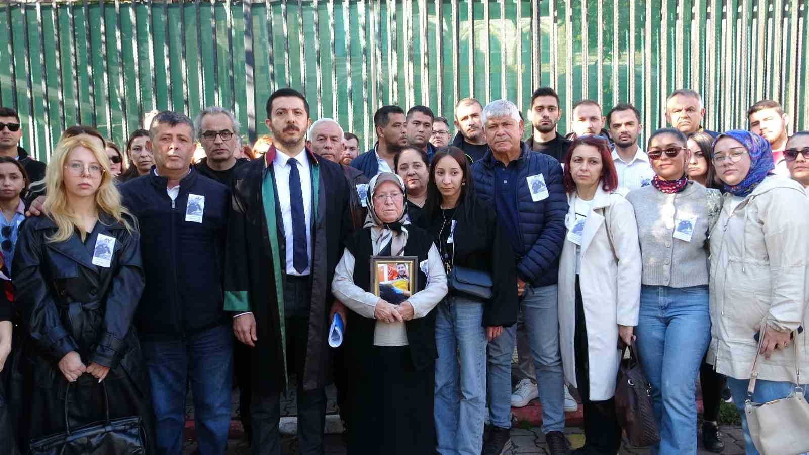 genc paramedik sigara isteme bahanesiyle gasp ve darp edilip olduruldu anne durusmaya oglunun fotografiyla usD2layZ