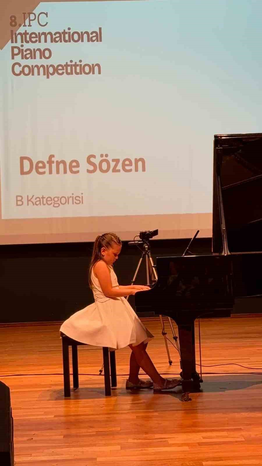 genc piyanist defne sozenden cifte sampiyonluk 1 RZXhw8UK