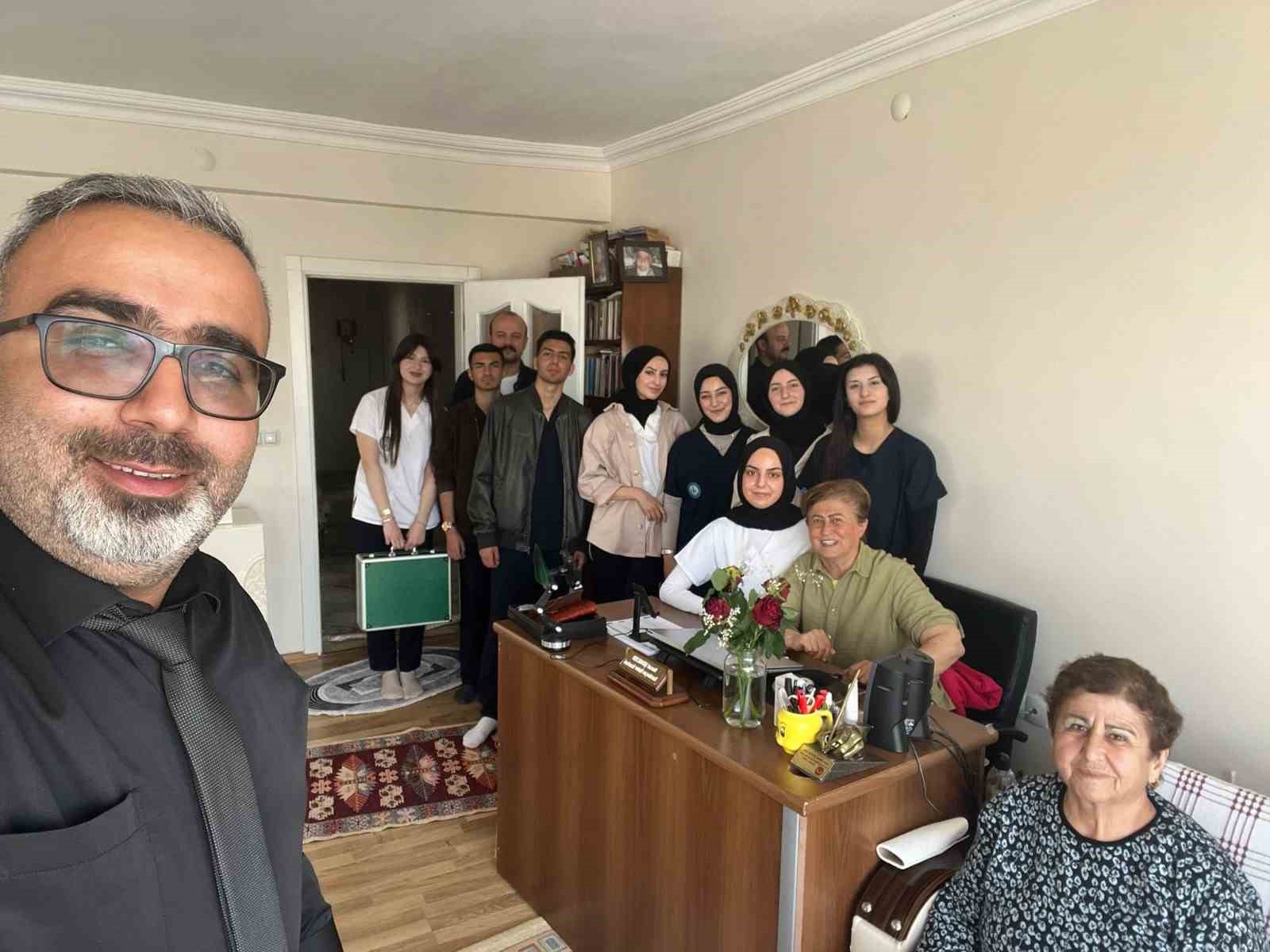 genc saglikcilar ev ev giderek kronik hastalarin takibini yapiyor 1