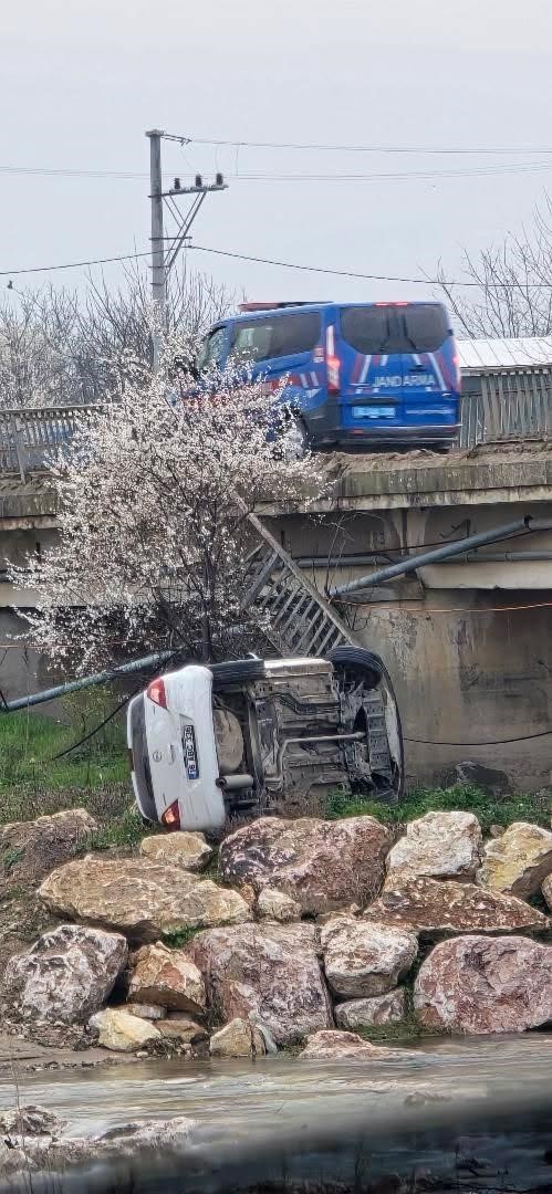 genc surucu olumden dondu kontrolden cikan arac kopruden uctu 1 yarali 1 PXGA2MJv