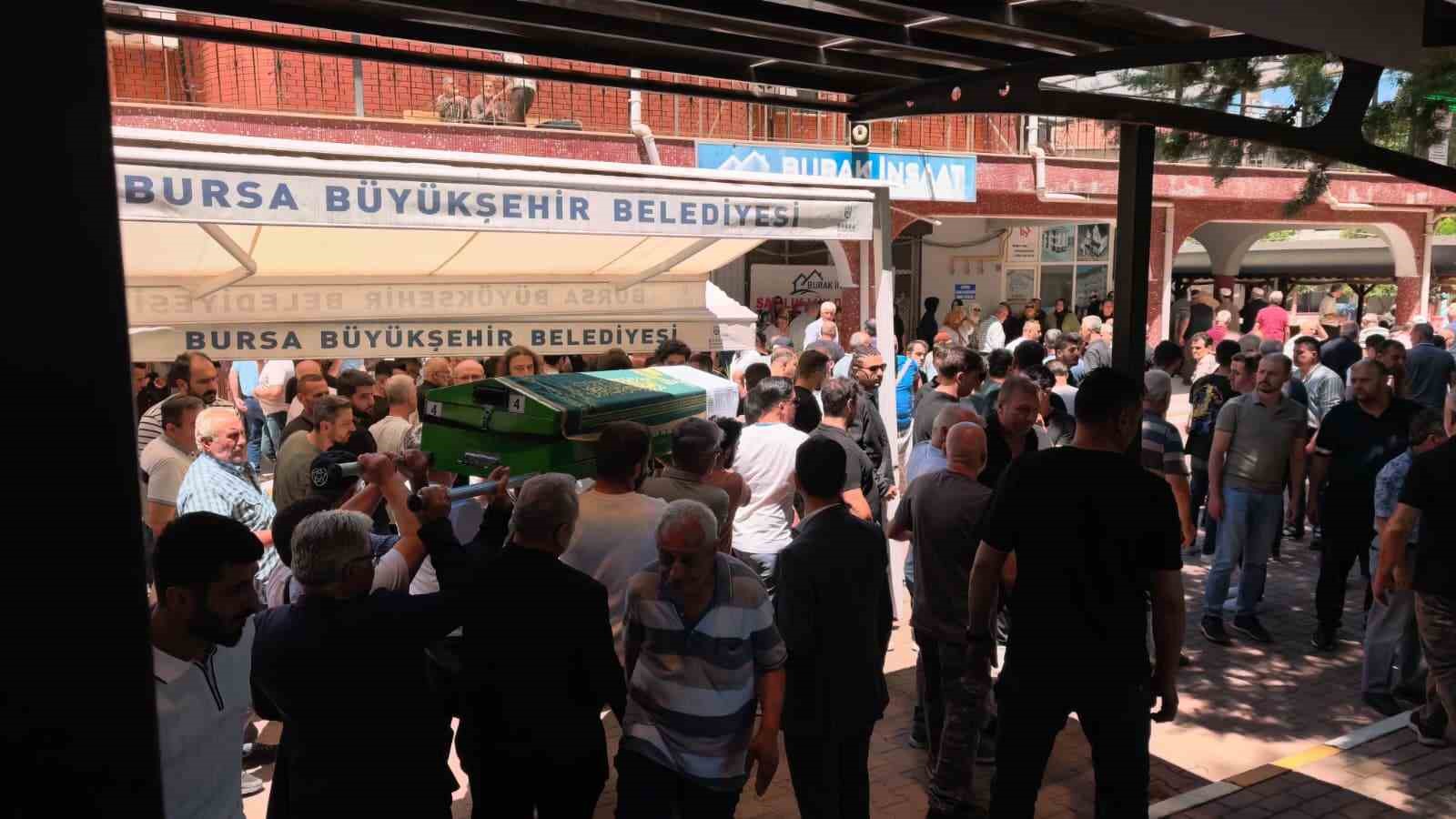 Genç uzman çavuş, gözyaşlarıyla son yolculuğuna uğurladı 4 genc uzman cavus gozyaslariyla son yolculuguna ugurladi 0 KvgIBugW