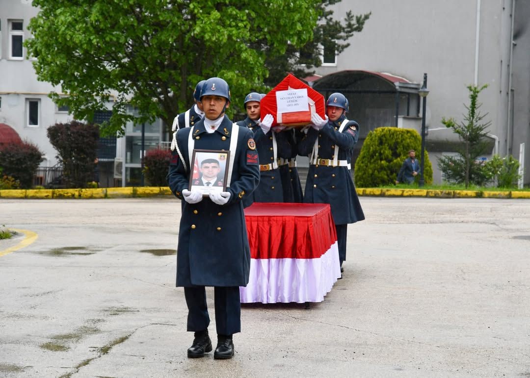 genc yasta vefat eden komutanin son mesajlari aglatti ogrencilere burs verelim 0 WUVF3QXK
