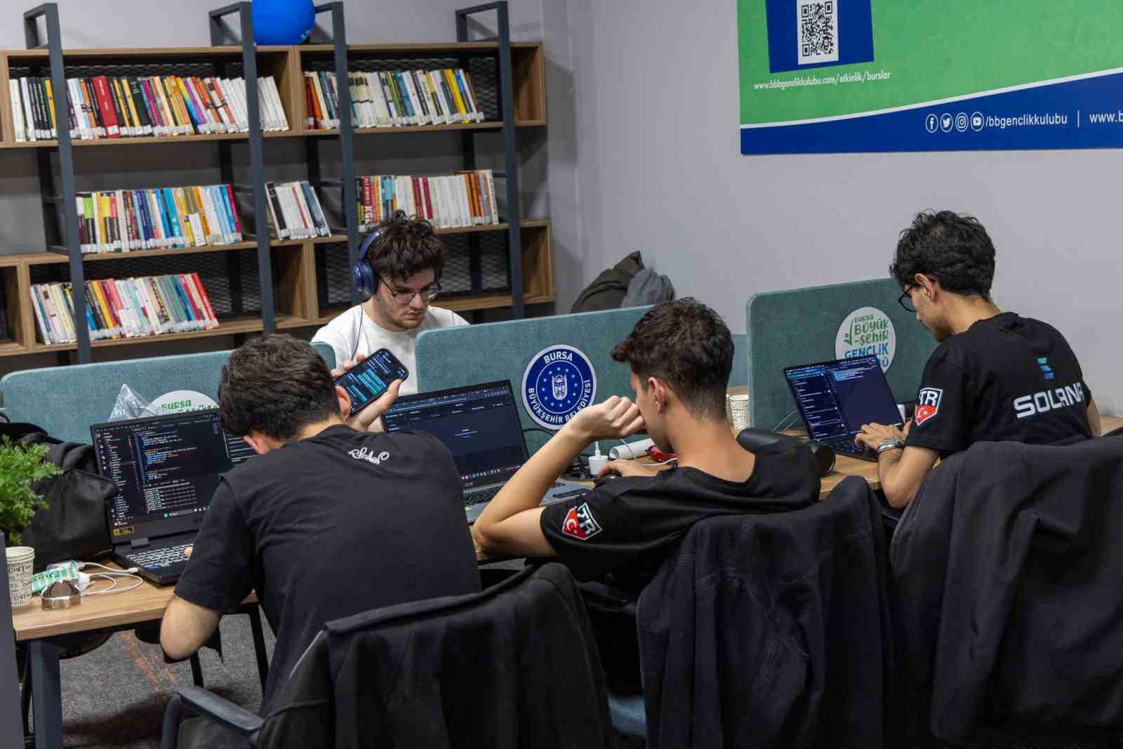 genc yazilimcilar teknoloji maratonunda bulustu 0 iZOhkbTW