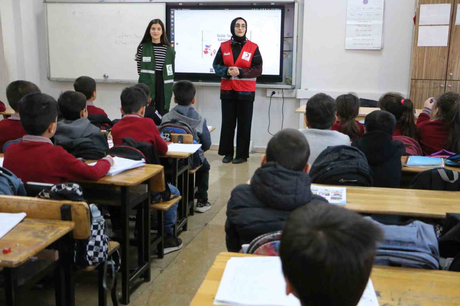 genc yesilay ve genc kizilay cocuklari bagimlilik konusunda bilgilendirdi 1 dVf8XG24