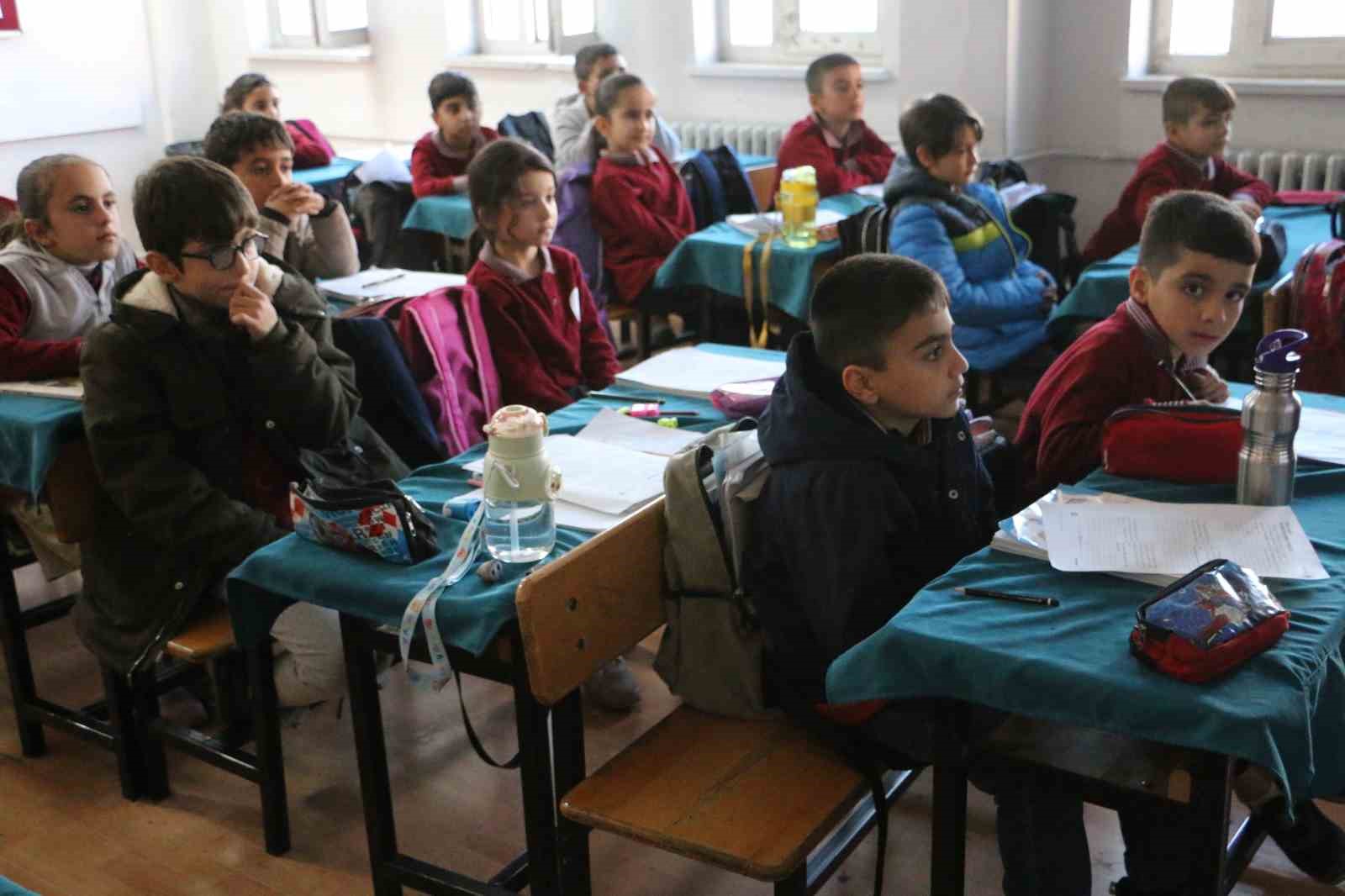 genc yesilay ve genc kizilay cocuklari bagimlilik konusunda bilgilendirdi 3 UdJMaws1