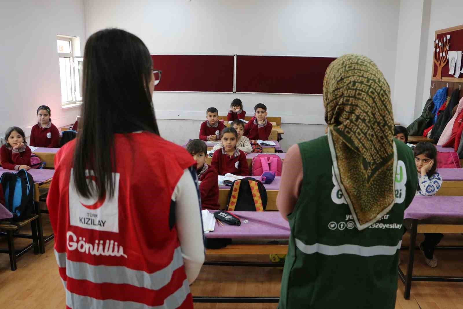 genc yesilay ve genc kizilay cocuklari bagimlilik konusunda bilgilendirdi 4 bSqyZpRN
