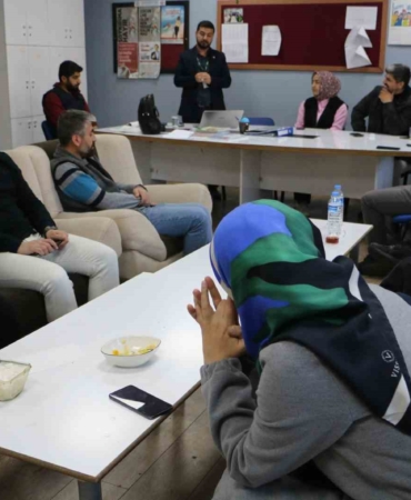 genc-yesilay-ve-genc-kizilay-cocuklari-bagimlilik-konusunda-bilgilendirdi-cjIeX1C4.jpg