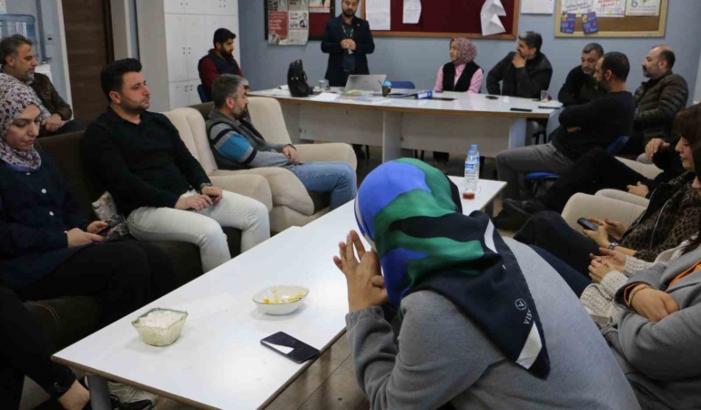 genc-yesilay-ve-genc-kizilay-cocuklari-bagimlilik-konusunda-bilgilendirdi-cjIeX1C4.jpg