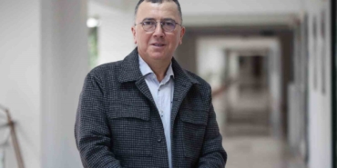 gencler-duygusal-yorgunluk-ve-yalnizlik-hissediyor-LhFlLmba.jpg