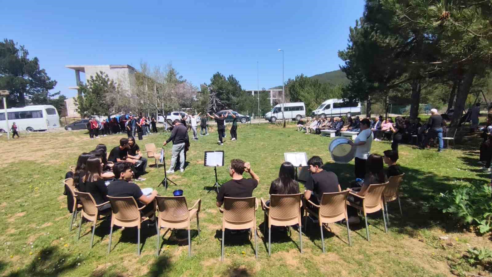 gencler spilin zirvesinde ay yildizli bayrakla bulustu 1 i4Rptvvm