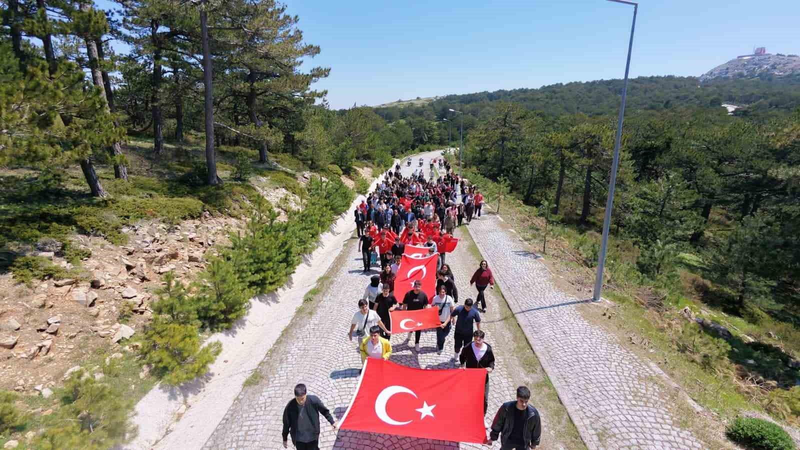 gencler spilin zirvesinde ay yildizli bayrakla bulustu 5 YyPkruiC