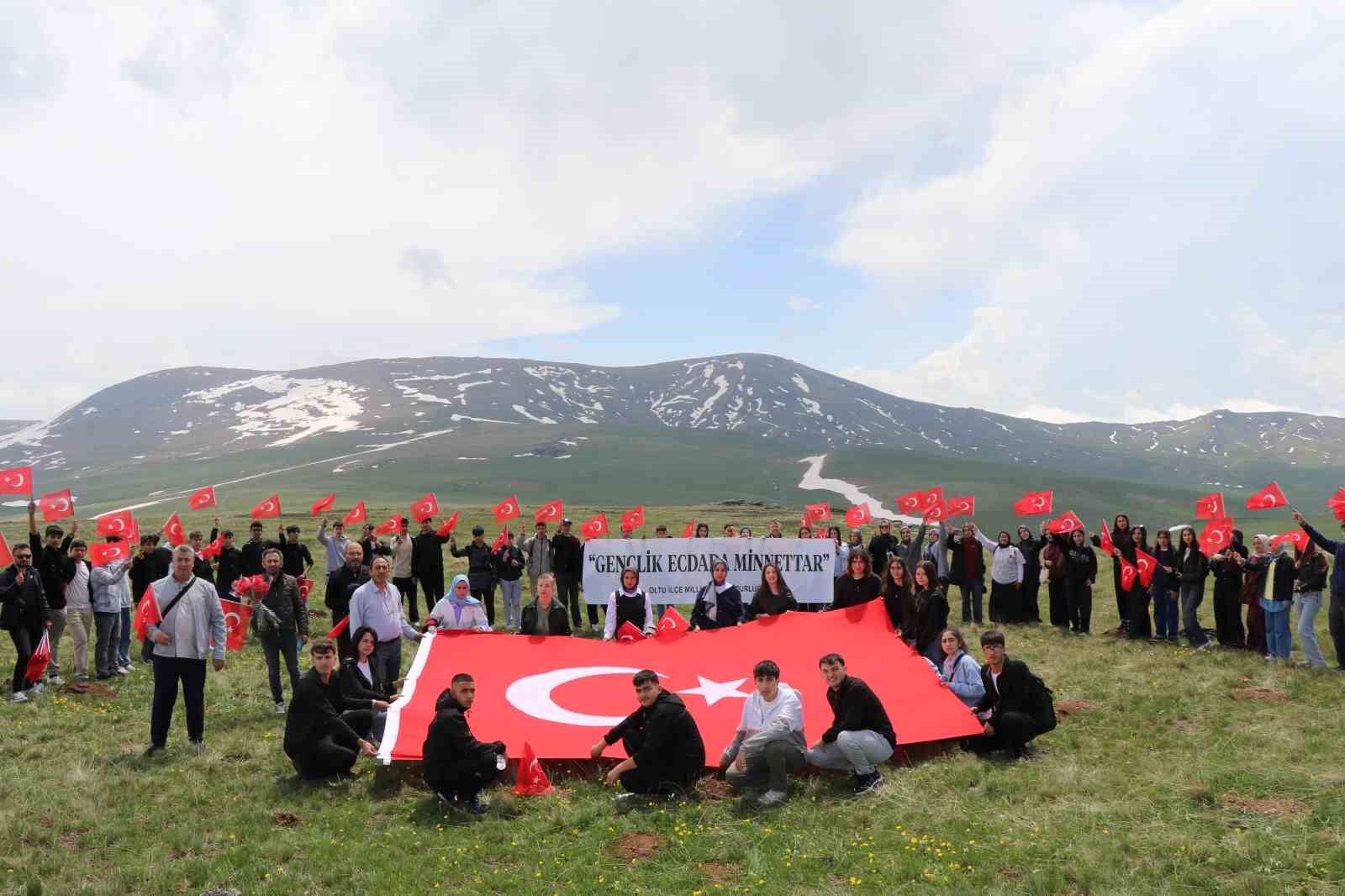 Gençler şühedanın izinde yürüdü 5 gencler suhedanin izinde yurudu 1 pJ7417iw