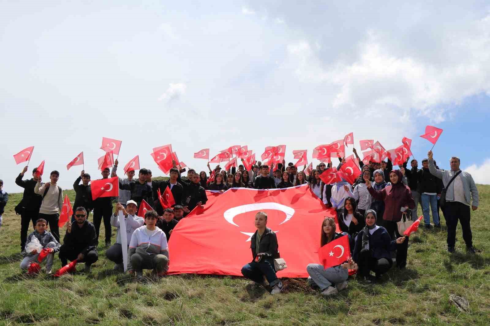 Gençler şühedanın izinde yürüdü 7 gencler suhedanin izinde yurudu 3 UVYf899w