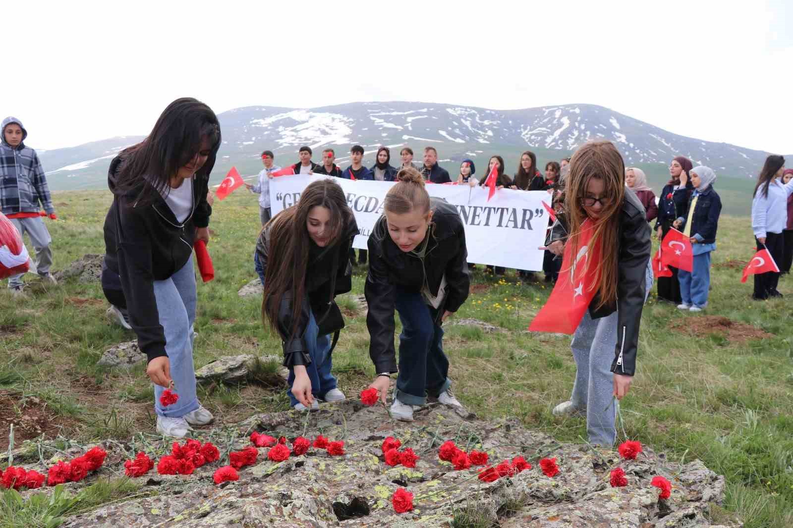 Gençler şühedanın izinde yürüdü 10 gencler suhedanin izinde yurudu 6 jgwFRqvh