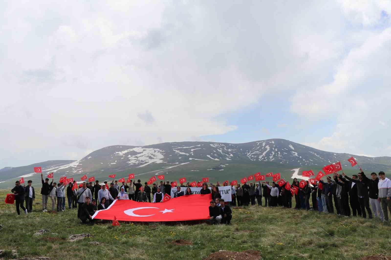 Gençler şühedanın izinde yürüdü 12 gencler suhedanin izinde yurudu 8 za5AFK5d