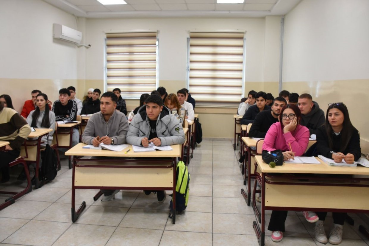 gencler universite hayallerine ucretsiz kavusuyor 1 gKD6D45J
