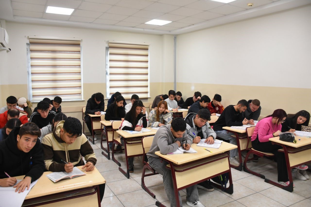 gencler universite hayallerine ucretsiz kavusuyor 6 emdf1lrb
