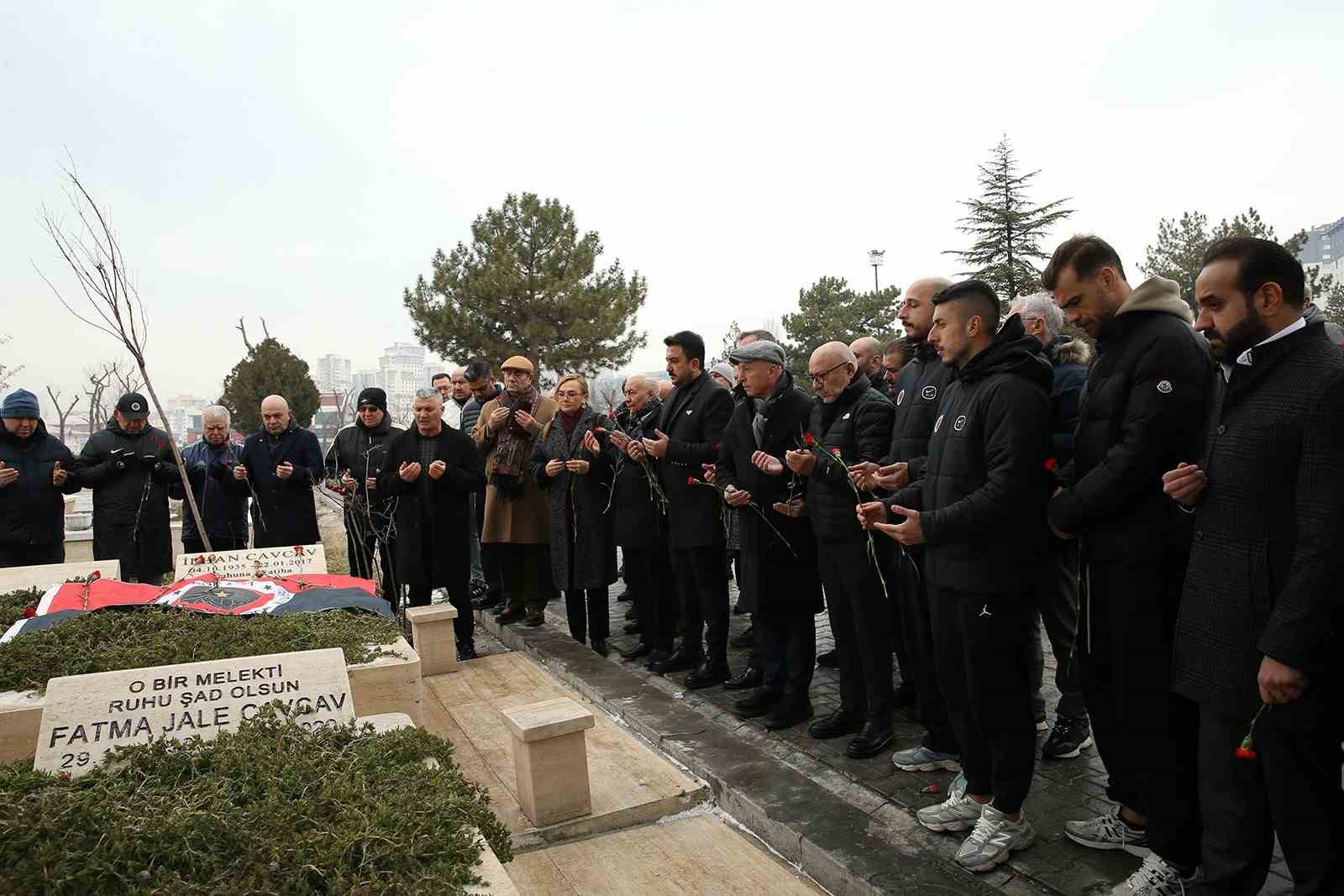 Gençlerbirliği Başkan Yardımcısı Ölmez: "İlhan Cavcav’ı ölümünün 9. yılında rahmetle anıyor, ruhunu şad ediyoruz" 6 genclerbirligi baskan yardimcisi olmez ilhan cavcavi olumunun 9 yilinda rahmetle aniyor ruhunu sad ediyoruz kBy4UH92