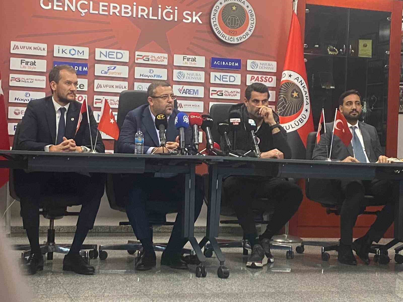 genclerbirligi emre mor ve cenk tosun ile gorusuyor 2 6ueaPbYg