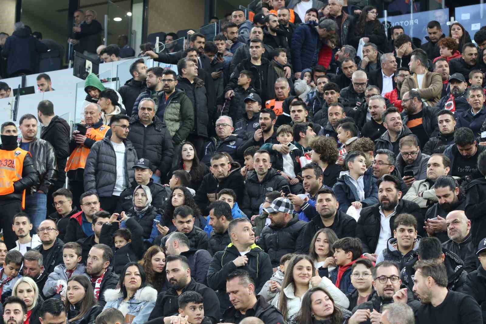 genclerbirligi galatasaray macinda vip tribunde izdiham 2 jkfXmB8c