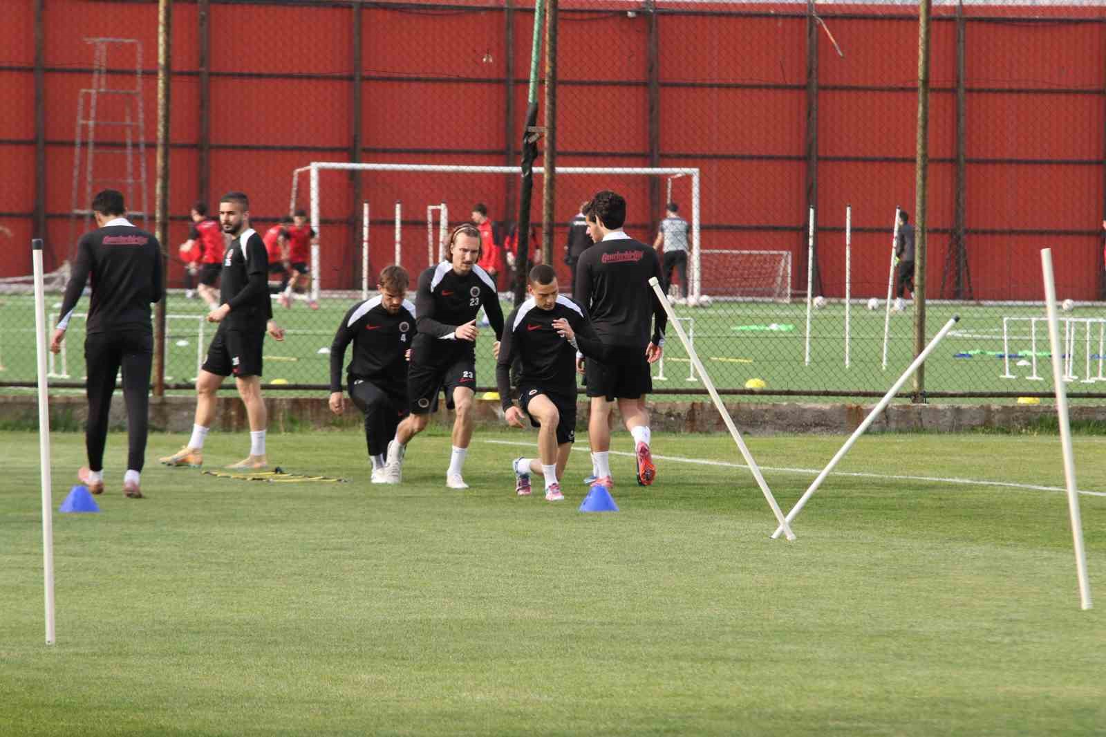 genclerbirligi galatasaray macinin hazirliklarini surdurdu 17 d8MUNs3Z