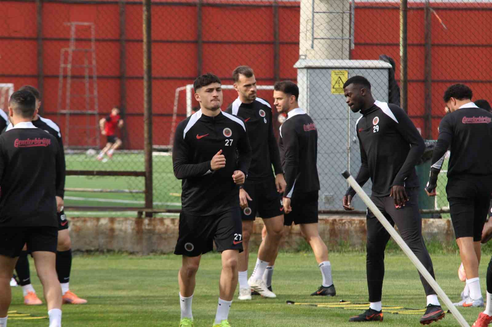 genclerbirligi galatasaray macinin hazirliklarini surdurdu 19