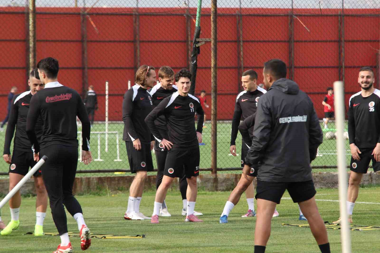 genclerbirligi galatasaray macinin hazirliklarini surdurdu 20 h25wRmgD
