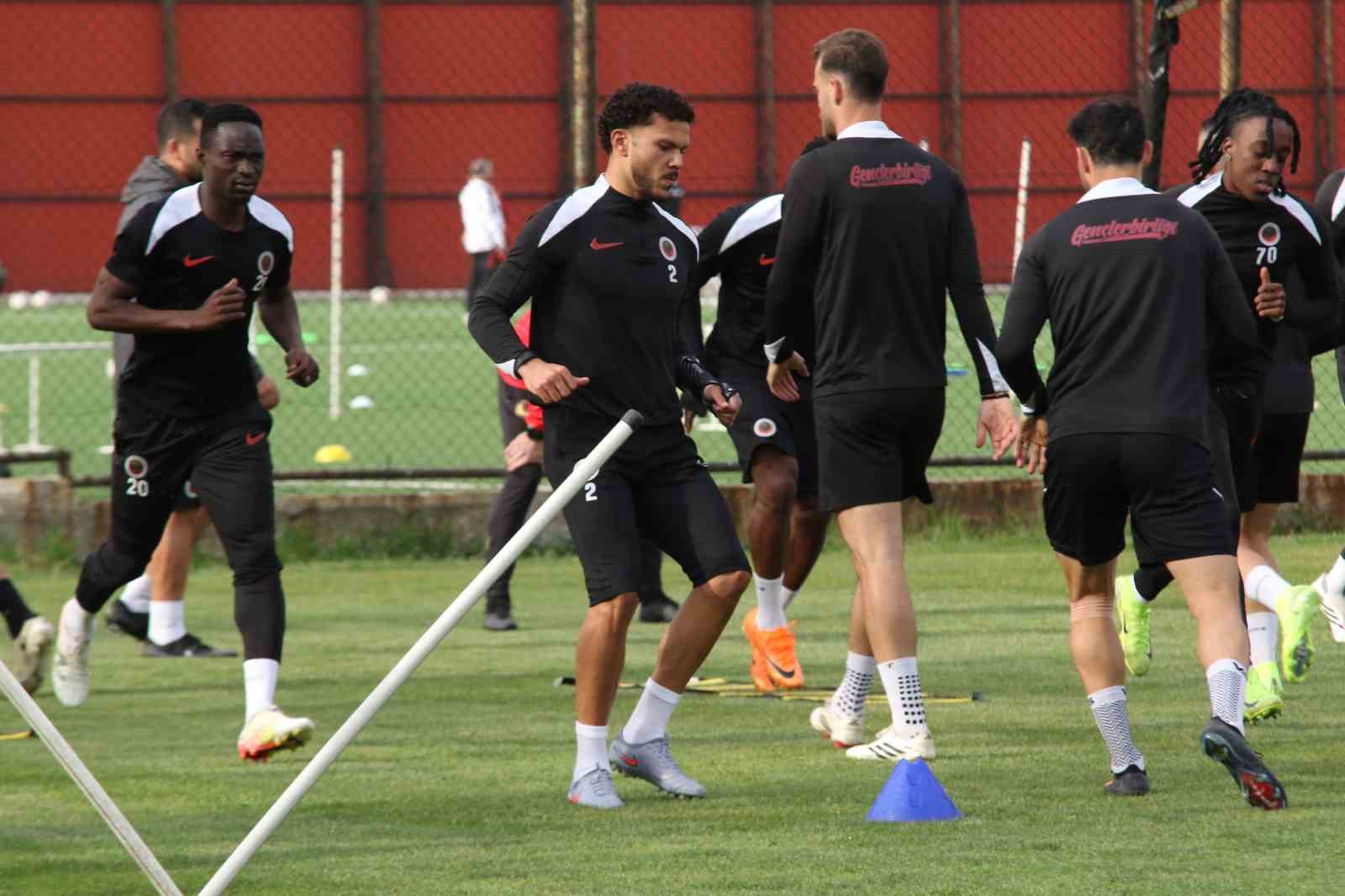 genclerbirligi galatasaray macinin hazirliklarini surdurdu 24 V5tQswmA
