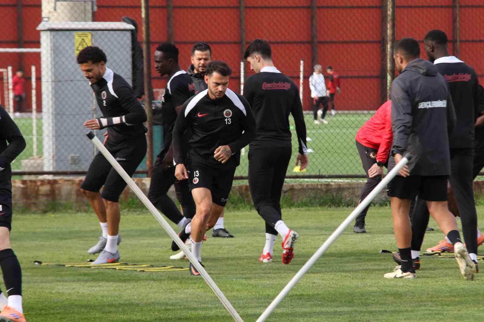 genclerbirligi galatasaray macinin hazirliklarini surdurdu 25 Iq94zXD6
