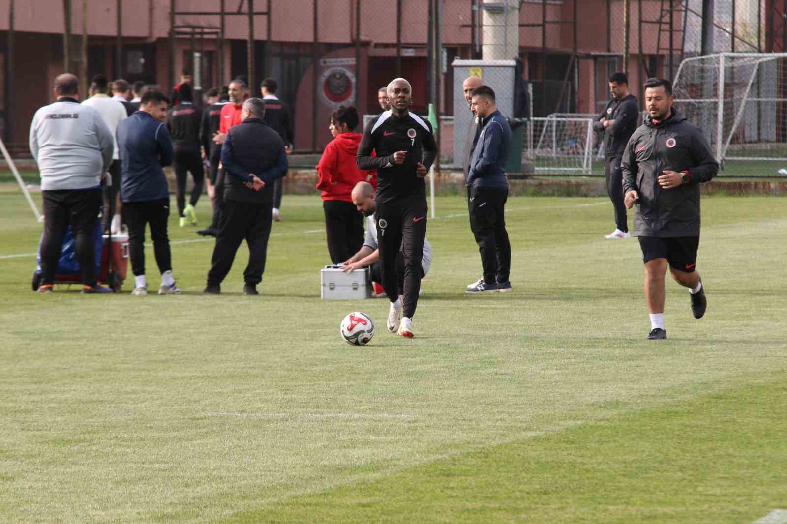 genclerbirligi galatasaray macinin hazirliklarini surdurdu 27 9XtQFWbD