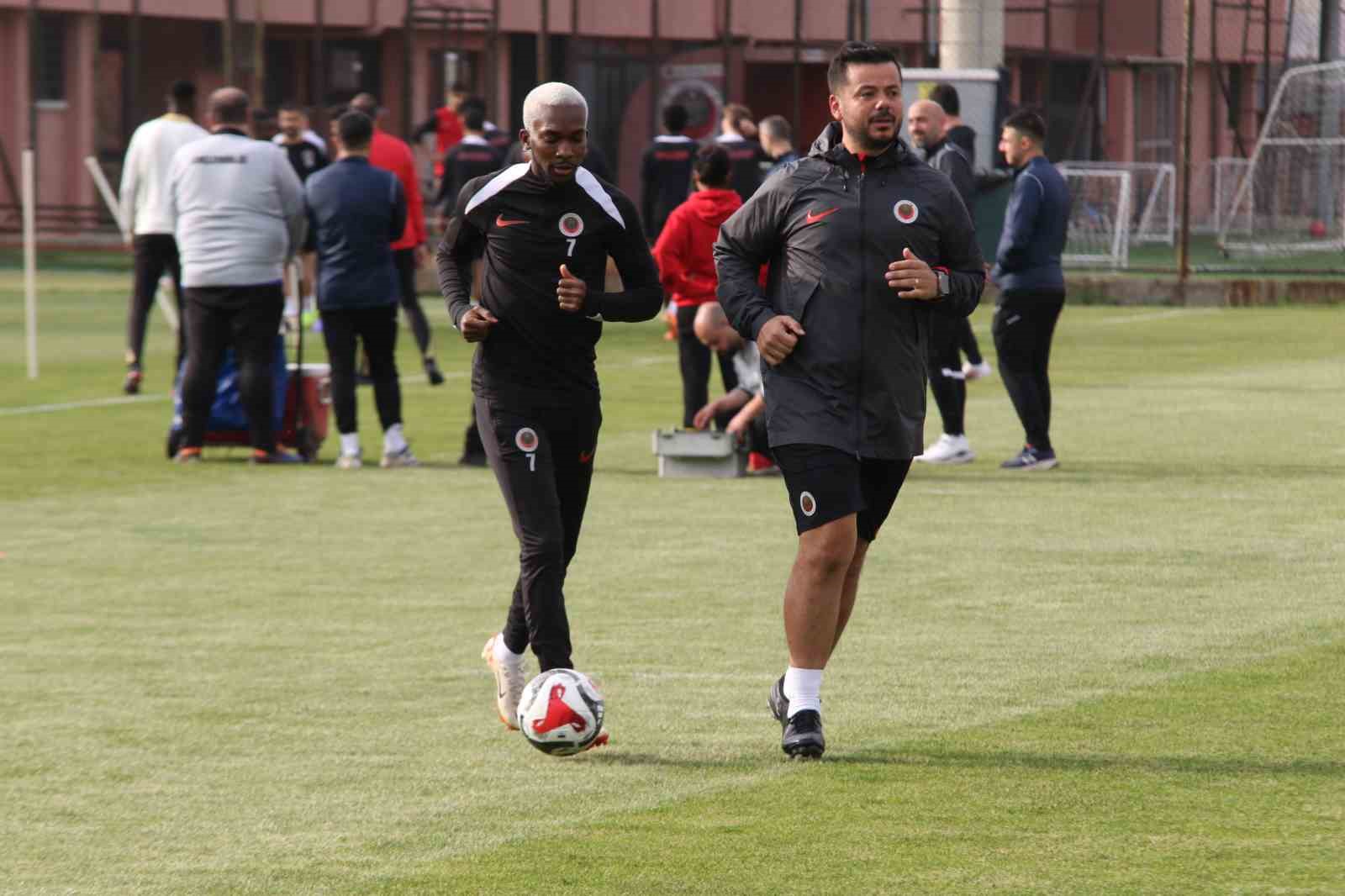 genclerbirligi galatasaray macinin hazirliklarini surdurdu 28 4tEMBunQ
