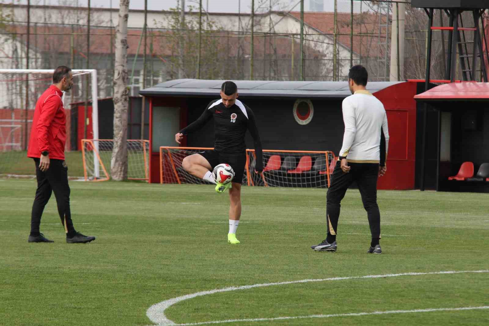 genclerbirligi galatasaray macinin hazirliklarini surdurdu 7 rhGNXrVp