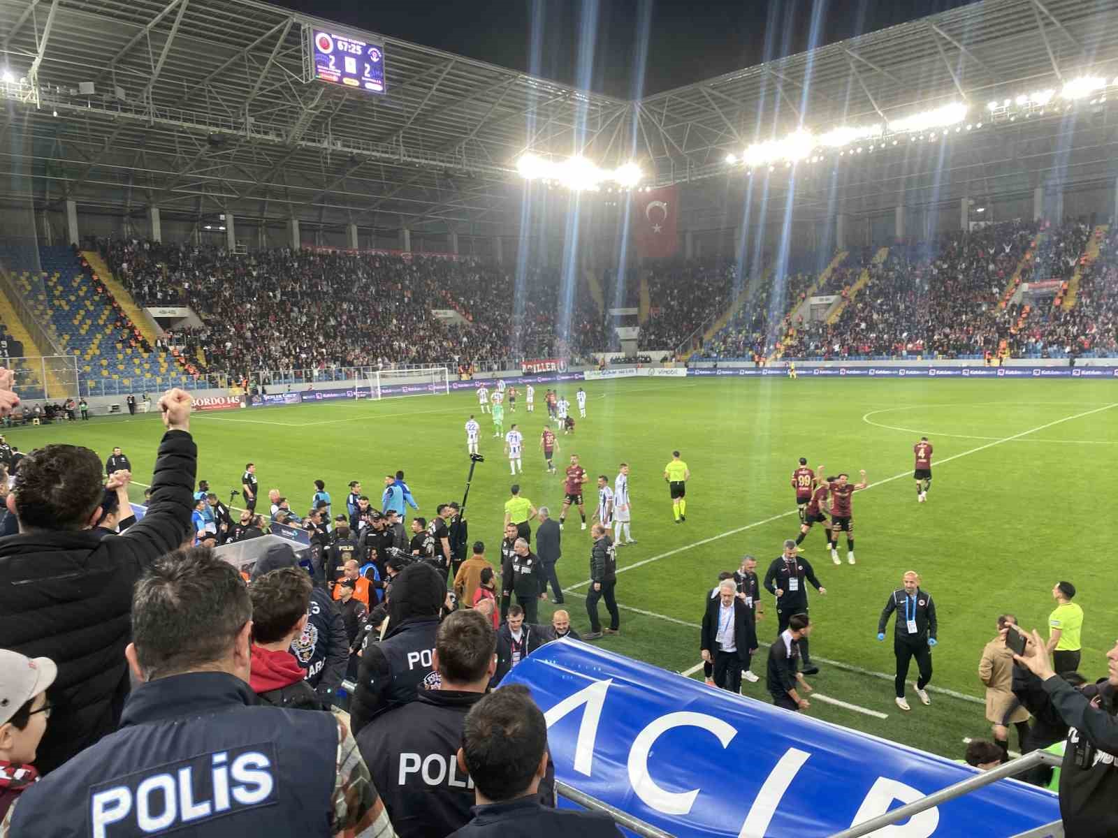 Gençlerbirliği - Kasımpaşa maçında kulübede gerginlik 5 genclerbirligi kasimpasa macinda kulubede gerginlik 1 T3Ci1NTR
