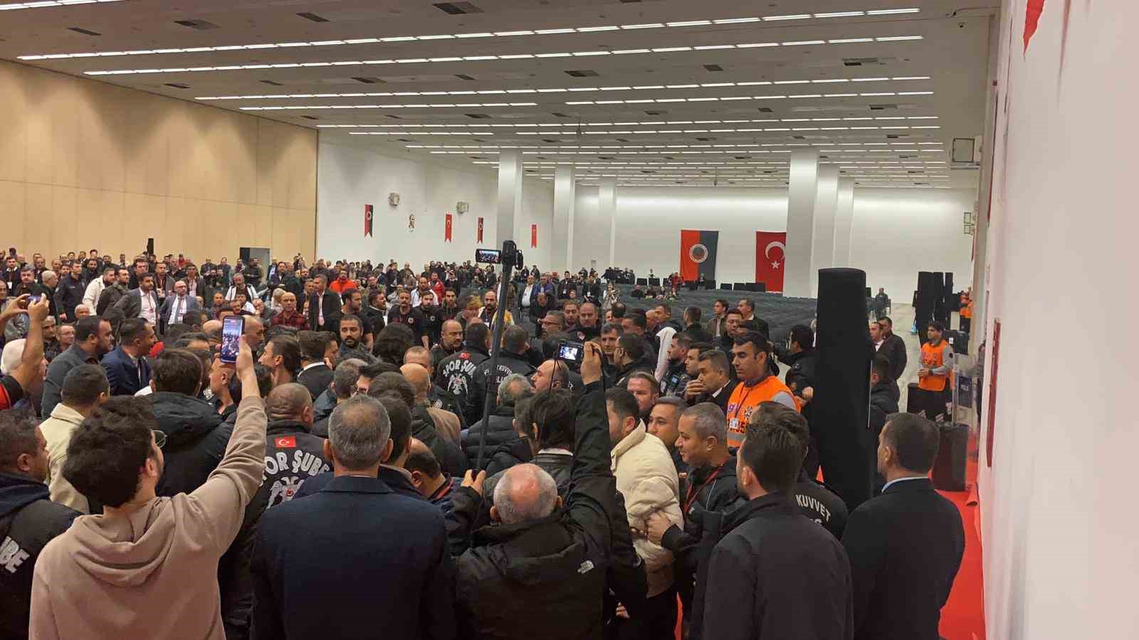 genclerbirligi olaganustu genel kurulunda kavga 1 DejjHtXF
