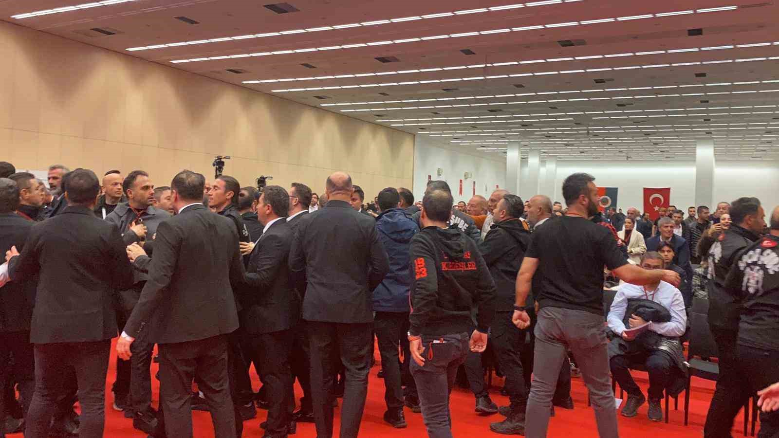 genclerbirligi olaganustu genel kurulunda kavga 3 IO36ubcI