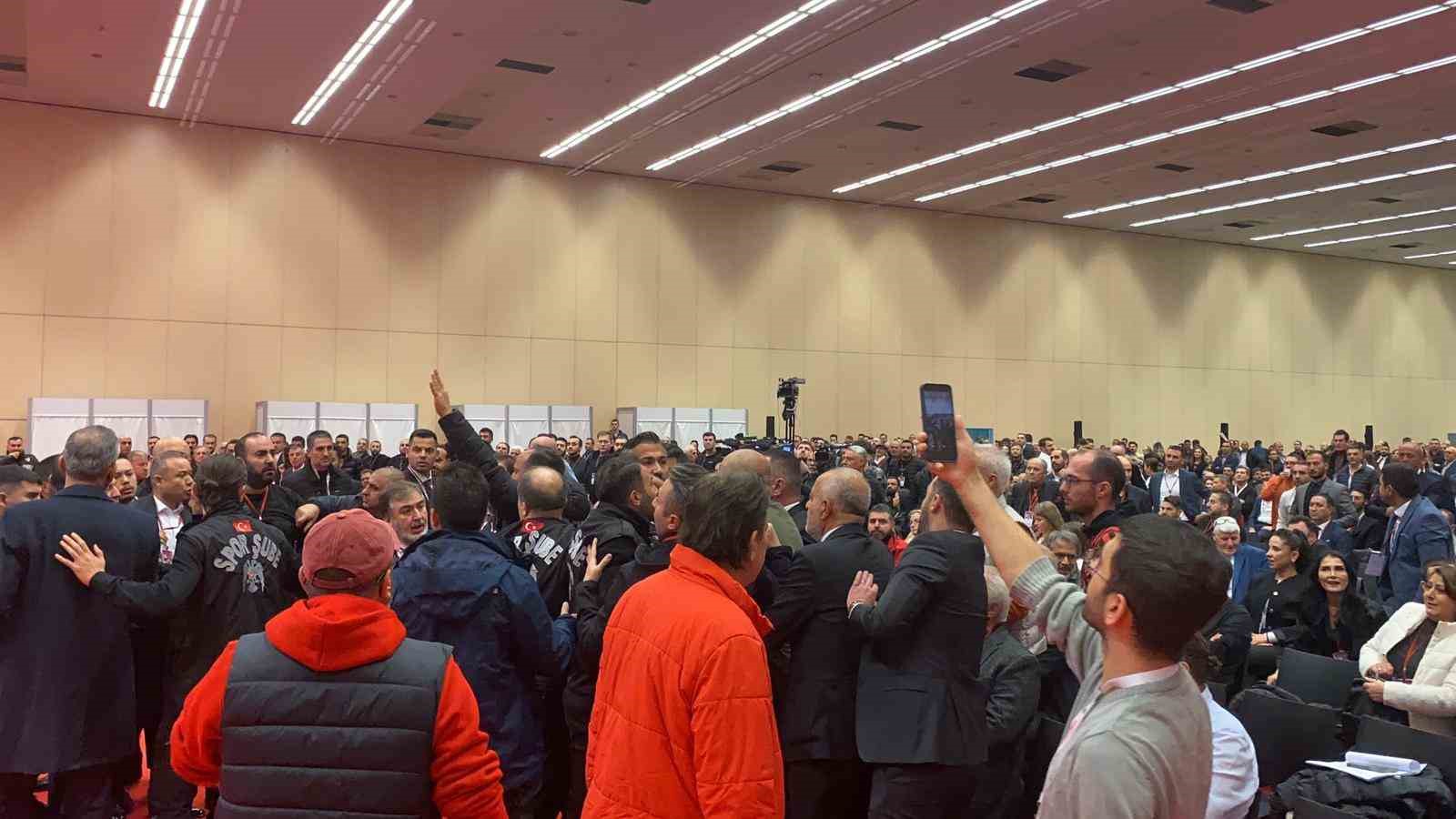 genclerbirligi olaganustu genel kurulunda kavga 4 8fsiHmaN