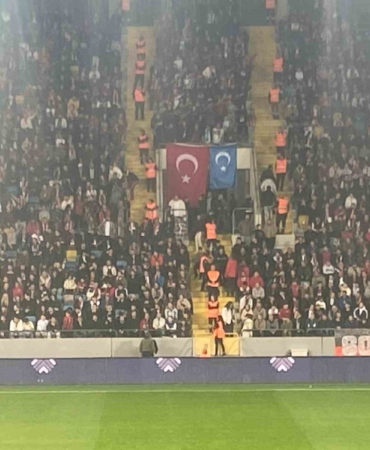 genclerbirligi-taraftarlari-tribune-dogu-turkistan-bayragi-asti-I7pVIZrz.jpg