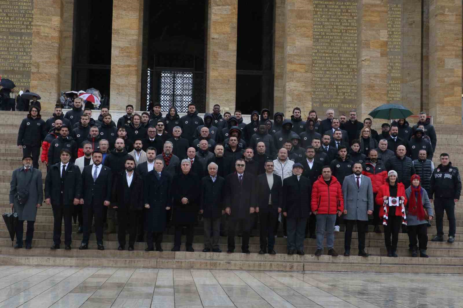 genclerbirliginden anitkabir ziyareti 9 LyEfOfSu