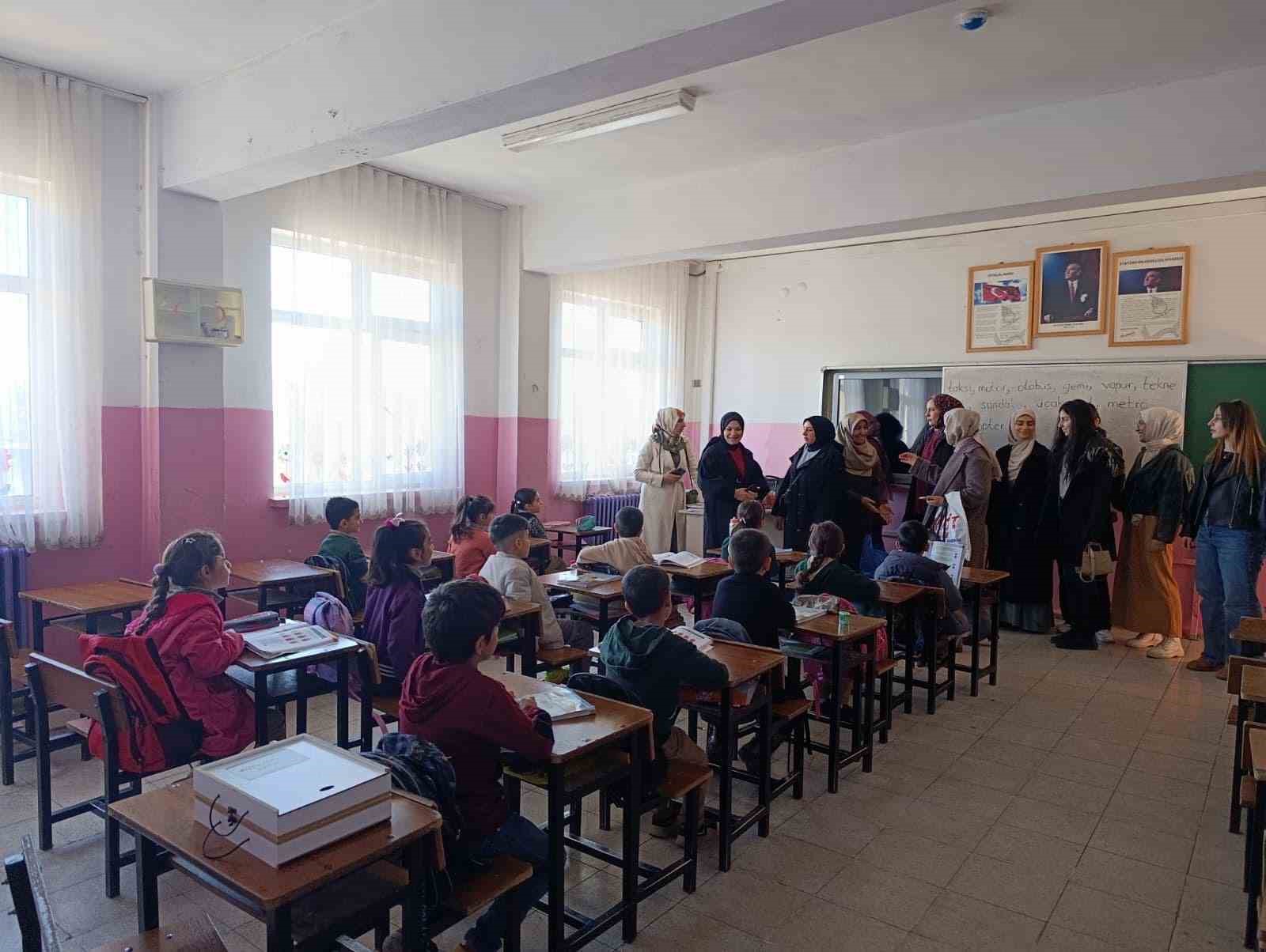 genclerin el emegiyle hazirladigi hediyeler minik yurekleri isitti 2 fqfqZ889