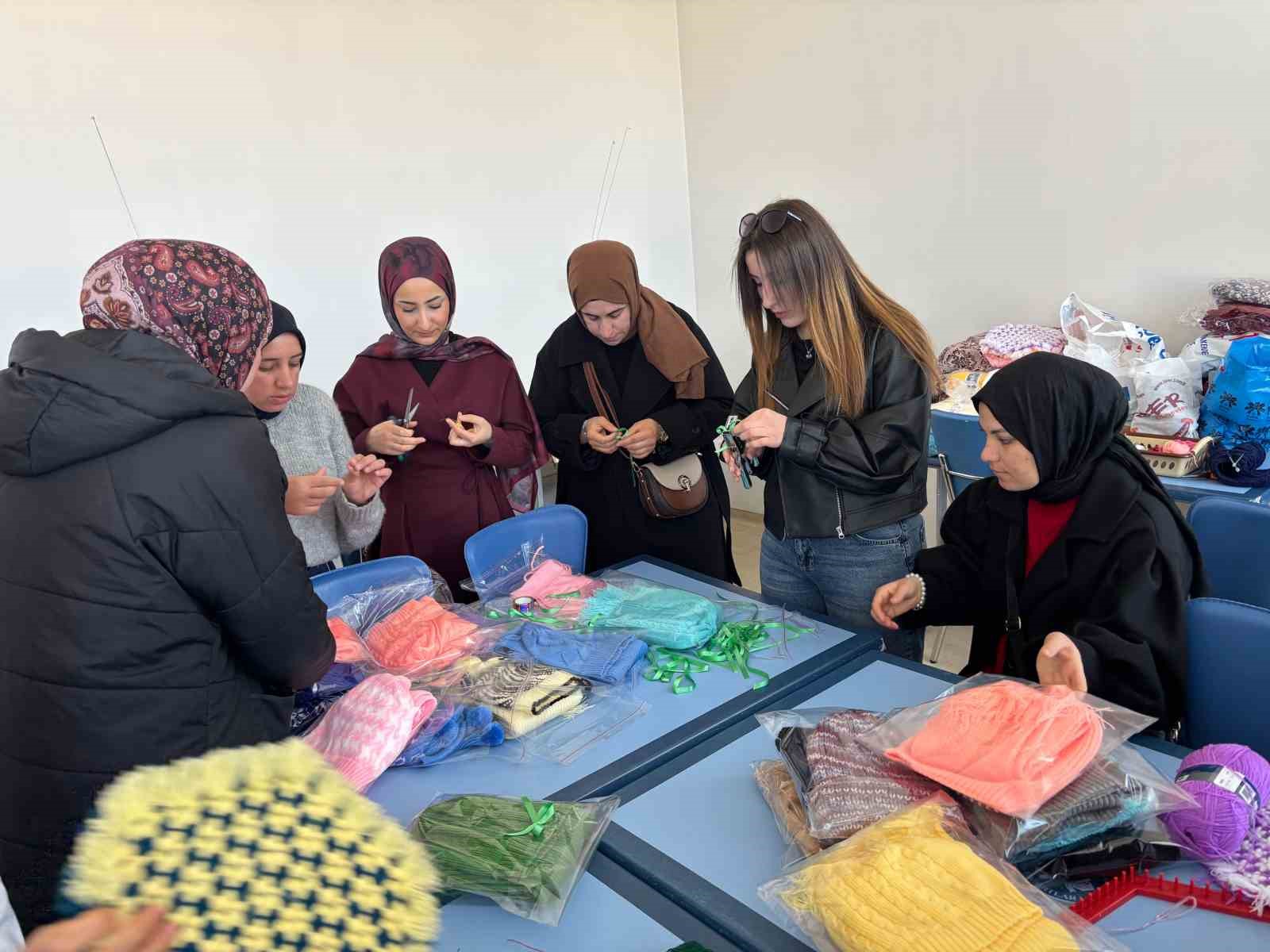 genclerin el emegiyle hazirladigi hediyeler minik yurekleri isitti 3