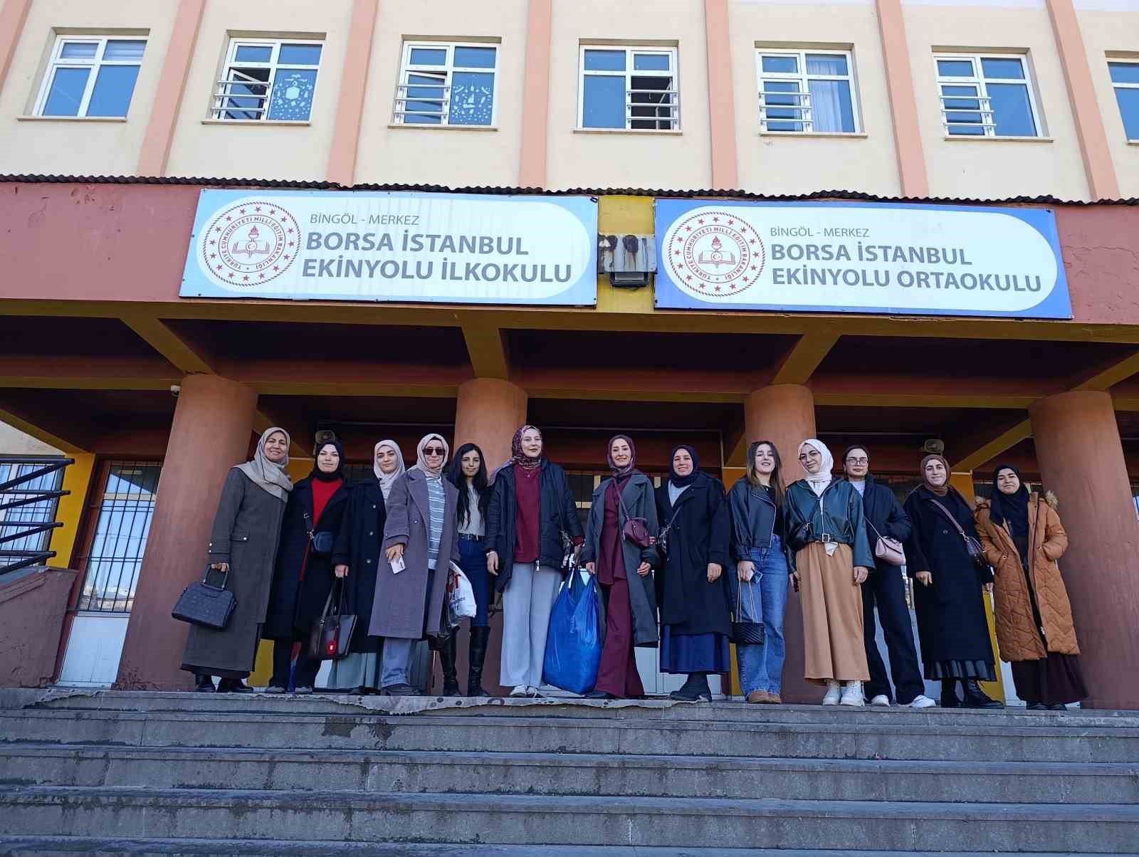 genclerin el emegiyle hazirladigi hediyeler minik yurekleri isitti 4 GcXCazse