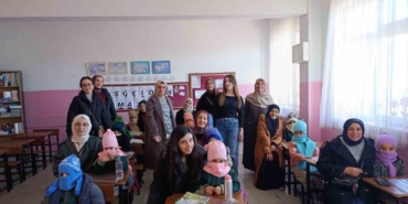 genclerin-el-emegiyle-hazirladigi-hediyeler-minik-yurekleri-isitti-Z7ElFm54.jpg