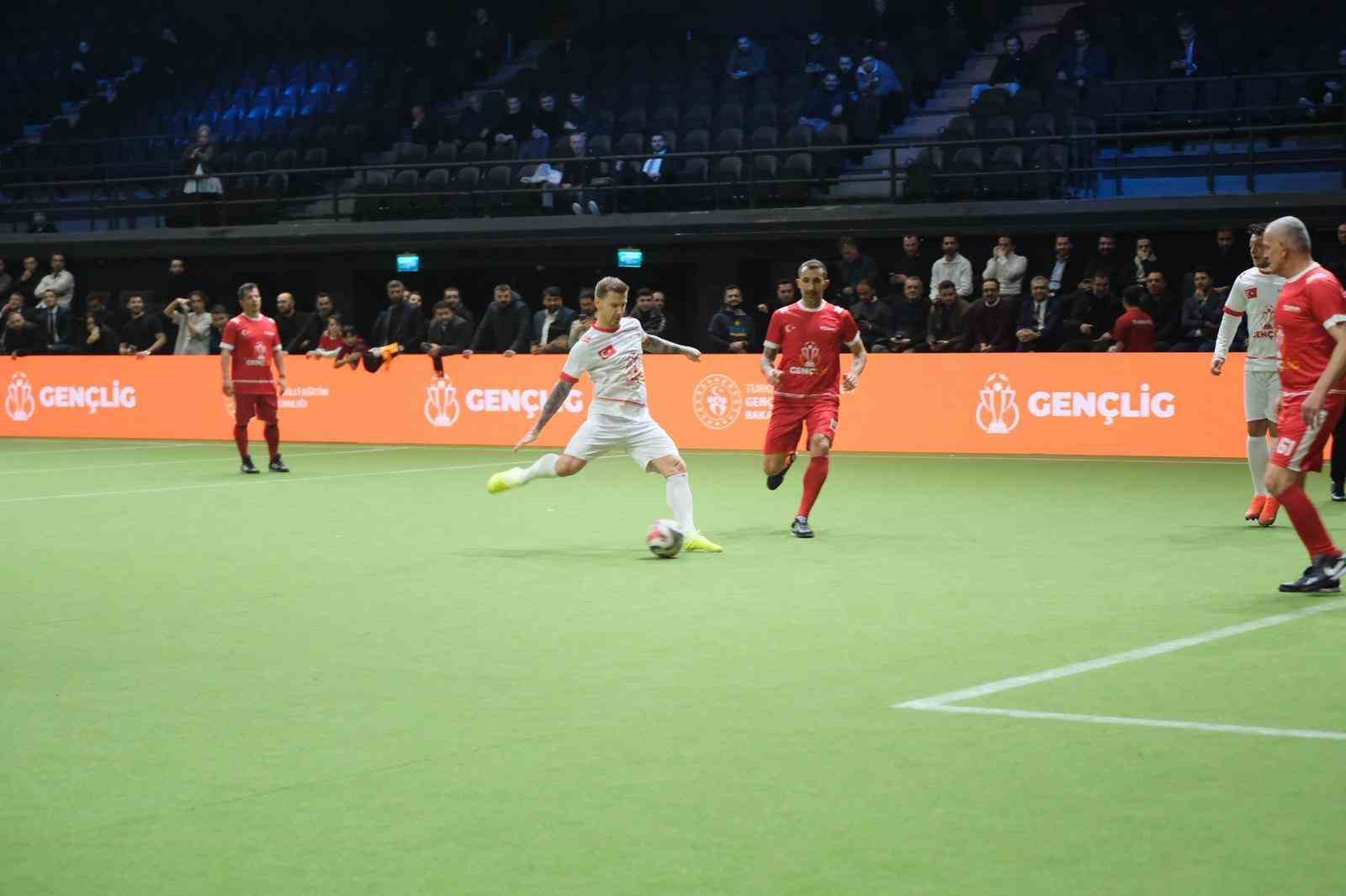genclig 2026 lansmaninda unlu isimlerin katilimiyla gosteri maci duzenlendi 7 MYcVjO8h