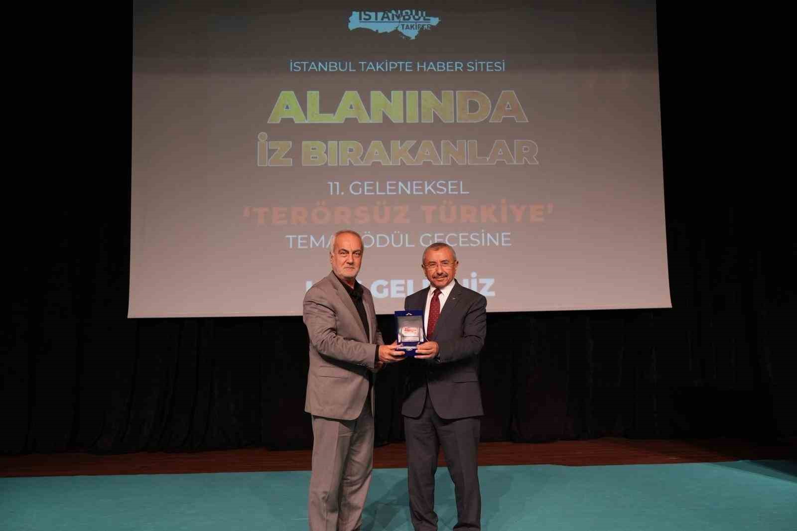 Gençliğe yatırım ödülle taçlandı: Arnavutköy Belediyesi’ne ’Alanında İz Bırakan’ ödülü 4 genclige yatirim odulle taclandi arnavutkoy belediyesine alaninda iz birakan odulu 0 en2tvhyH