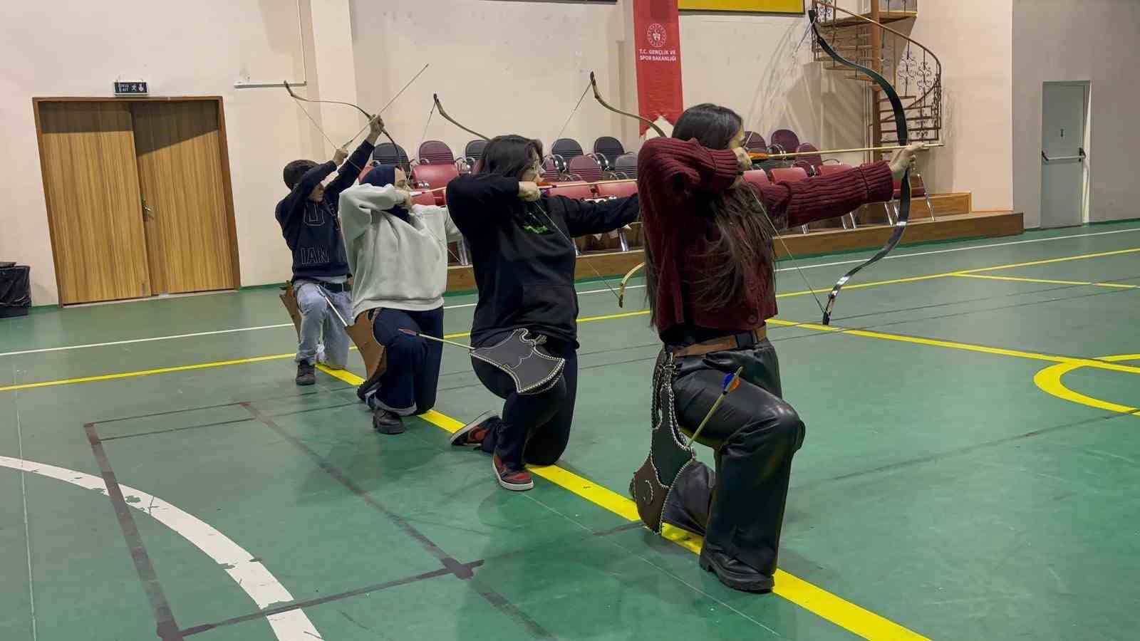 genclik kis kulubu musta yariyil tatiline renk katiyor 5 QOwrlGQy