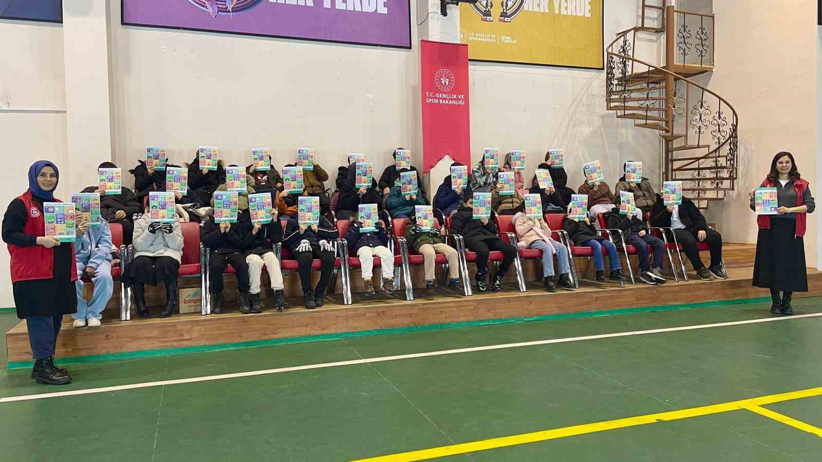 genclik kis kulubu musta yariyil tatiline renk katiyor 6 m6IEZp4B