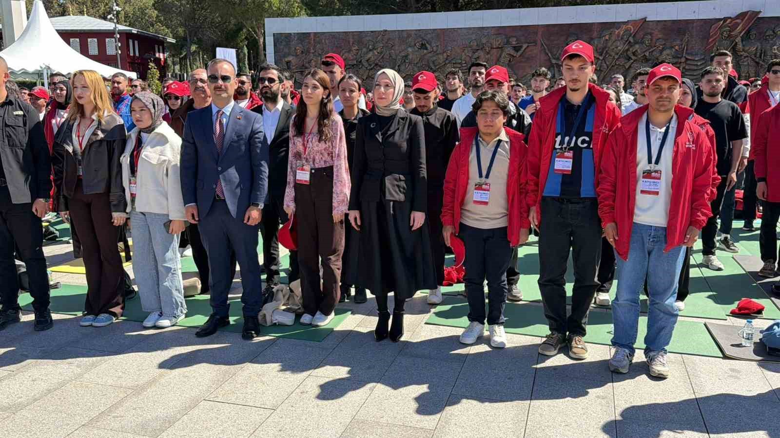 Gençlik ve Spor Bakan Yardımcısı Gürsoy: "Biz o ruhu diri tuttuğumuz sürece ne bayrak iner ne bu millet geri adım atar" 6 genclik ve spor bakan yardimcisi gursoy biz o ruhu diri tuttugumuz surece ne bayrak Fy3huD8h