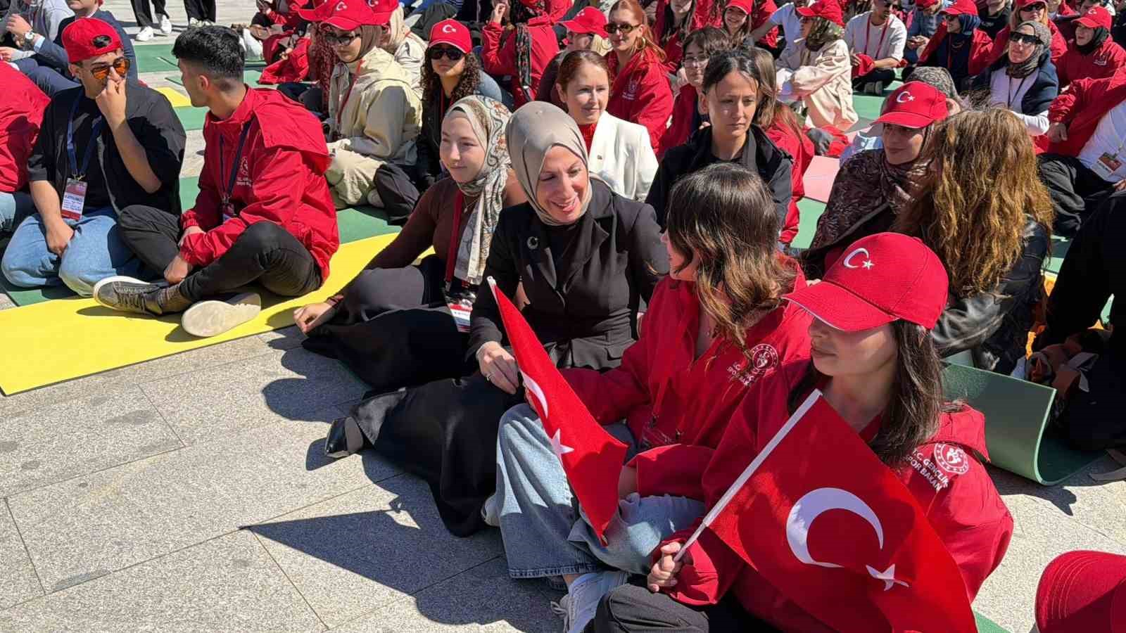 Gençlik ve Spor Bakan Yardımcısı Gürsoy: "Biz o ruhu diri tuttuğumuz sürece ne bayrak iner ne bu millet geri adım atar" 7 genclik ve spor bakan yardimcisi gursoy biz o ruhu diri tuttugumuz surece ne bayrak HqQyqAsi