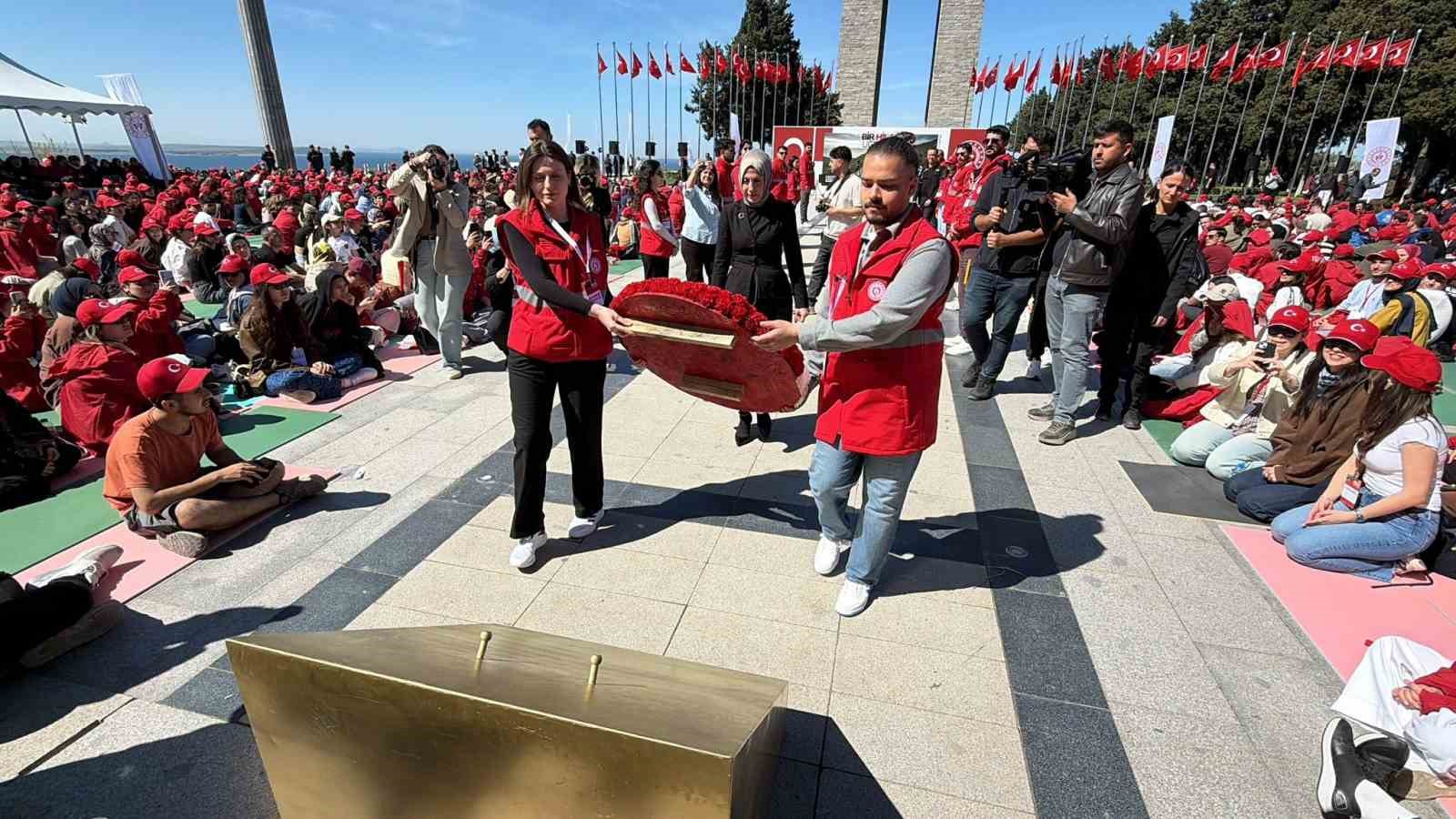 Gençlik ve Spor Bakan Yardımcısı Gürsoy: "Biz o ruhu diri tuttuğumuz sürece ne bayrak iner ne bu millet geri adım atar" 5 genclik ve spor bakan yardimcisi gursoy biz o ruhu diri tuttugumuz surece ne bayrak UMgmTUzd